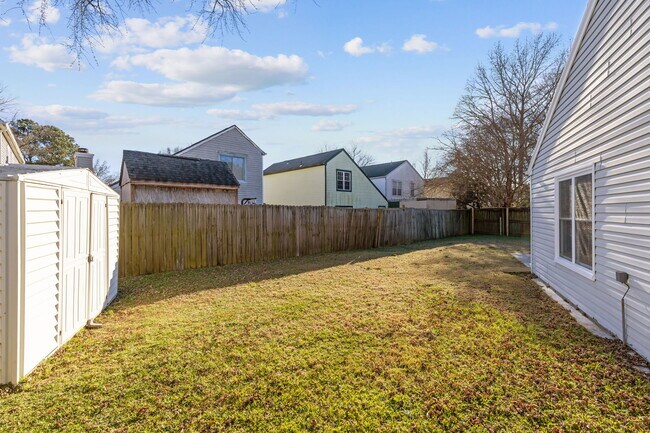 Building Photo - 1012 Danbury Cir