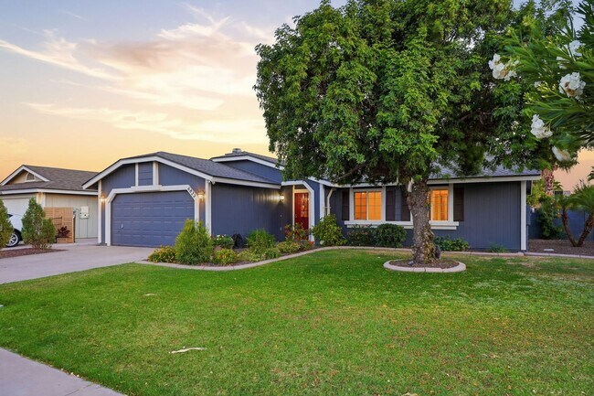 Building Photo - 4 Bed Home in Scottsdale Quarter!!