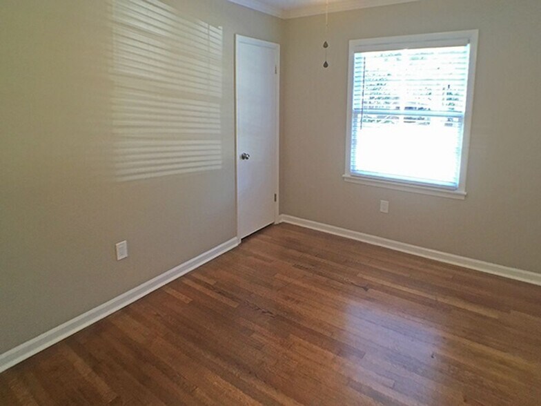 Building Photo - 555 Herzl St