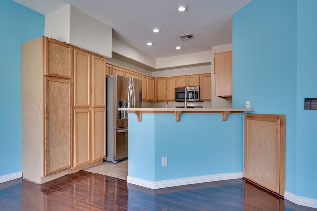 Building Photo - NW 3 bedroom!! Community Pool!! Playground...