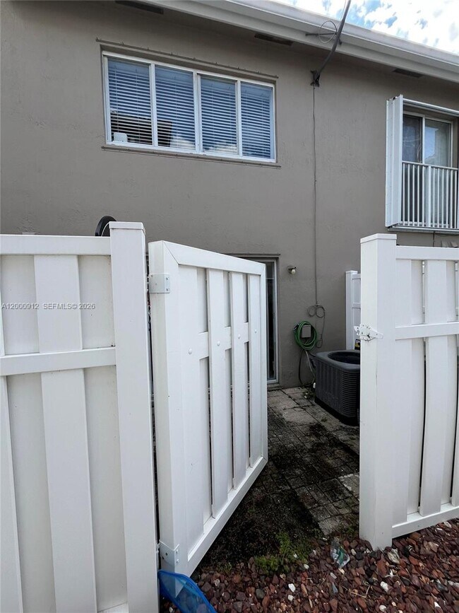 Building Photo - 171 Riviera Cir