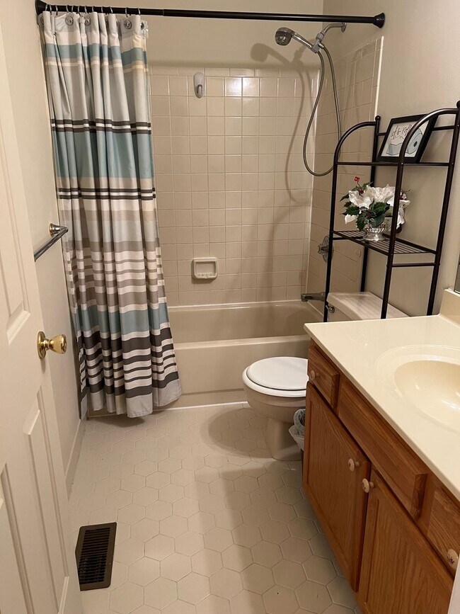 Building Photo - Lovely Bethlehem Township single family ho...