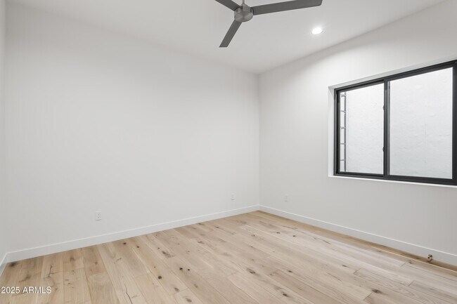 Building Photo - 1538 W Wagon Wheel Dr