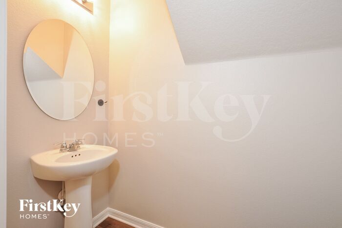 Building Photo - 111 Pine Cir Dr