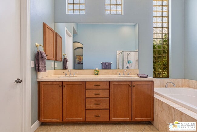 Building Photo - 88 Vía Las Flores