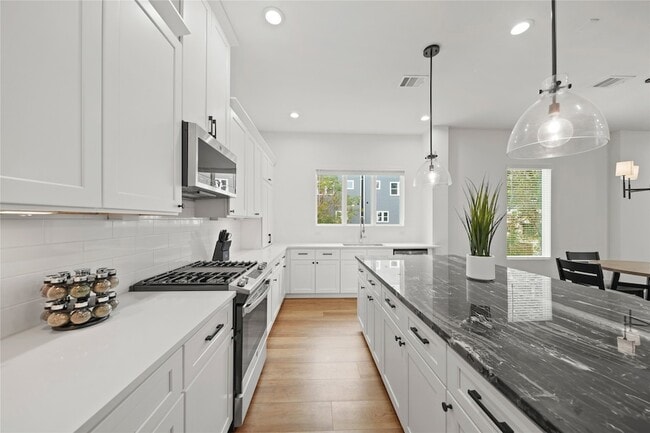 Building Photo - 2510 Gray St