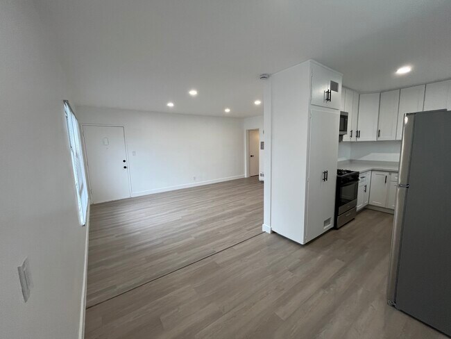 Building Photo - 3633 Kelton Ave