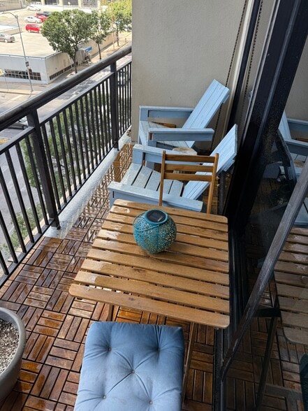 Balcony seating - 311 W 5th St