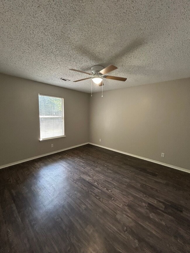 Building Photo - Charming 3 Bedroom, 2 Bath Home in the Hea...