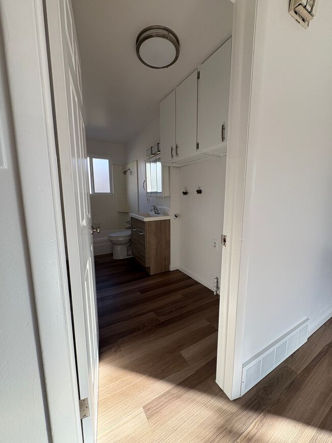 Building Photo - 983-985 S 600 W