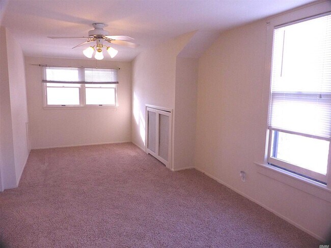 Building Photo - 2506 Parkview Pl