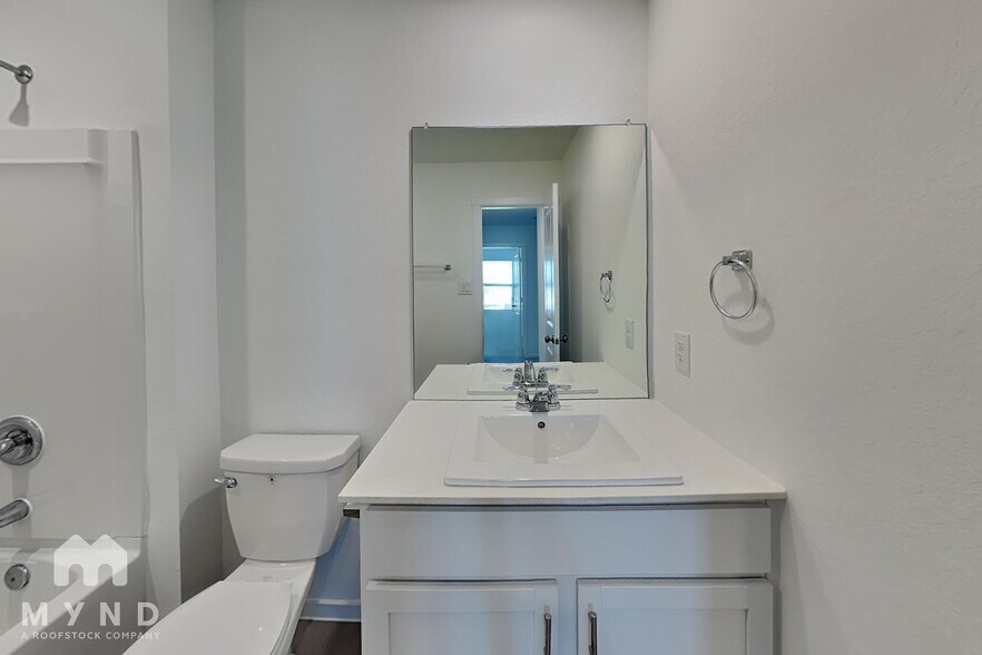 Building Photo - 7109 Aqua Marine