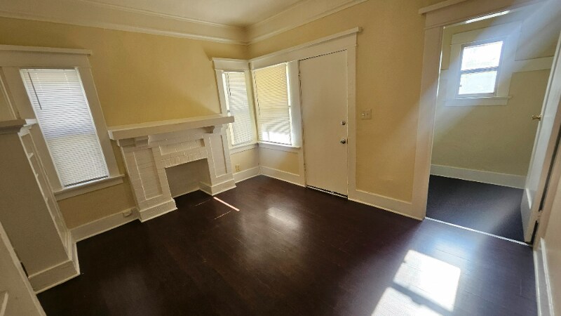 Building Photo - 728 S Carondelet St