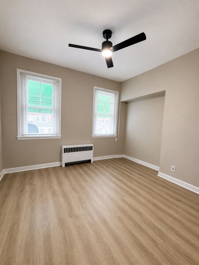 Building Photo - Move-In Ready 3BR/1BA in Elmwood — Housing Choice Vouchers Welcome
