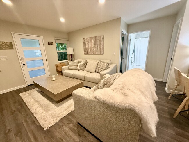 Building Photo - 41-875-875 Kalaniana?ole Hwy