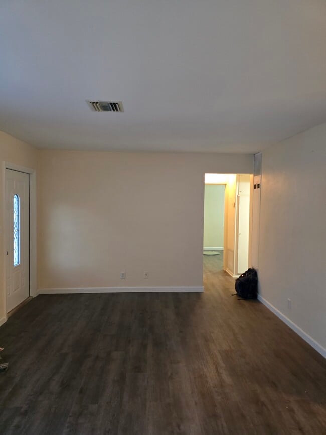 Building Photo - 336 Greenbriar Dr