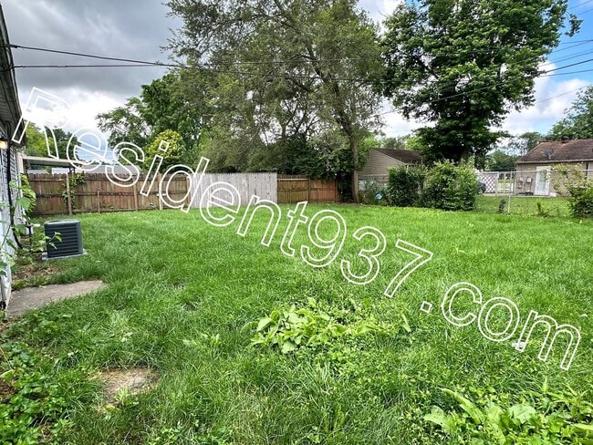Building Photo - 3 Bedroom 1 Bath