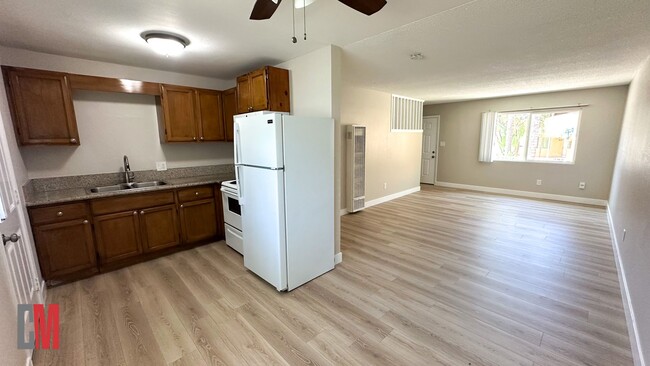 Interior Photo - 900-910 Manchester St