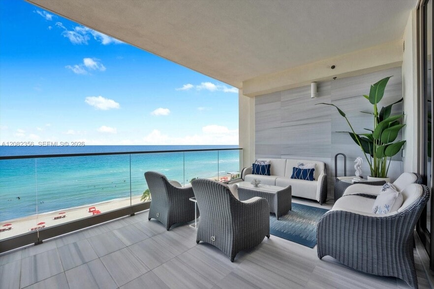 Building Photo - 17901 Collins Ave
