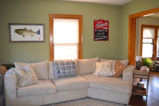 Building Photo - 434 E Berteau Ave