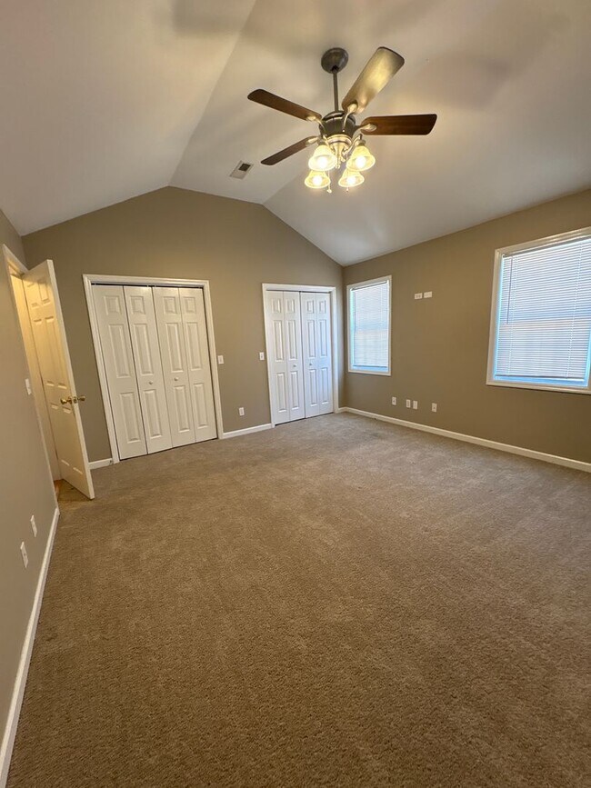 Building Photo - Beautiful 2 Bedroom Home with Spacious Bonus Room!