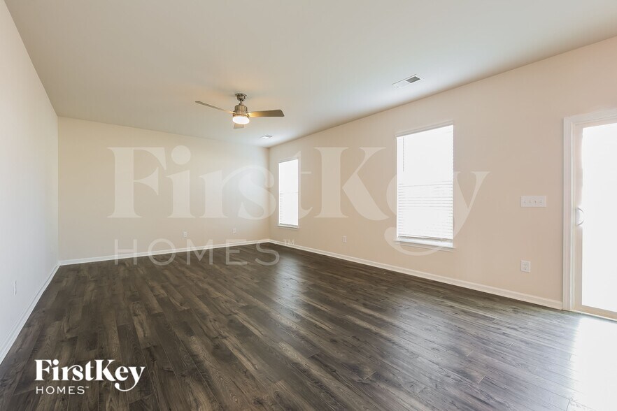 Building Photo - 1000 Mission Hill Ln