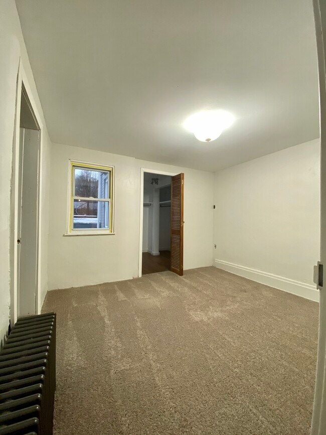 Building Photo - 1318 Sarah St