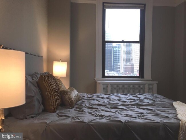 Building Photo - 2031 Locust St