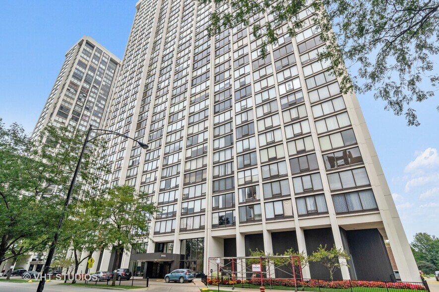 Building Photo - 5445 N Sheridan Rd