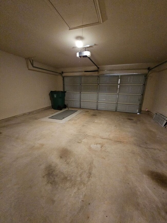 Building Photo - (3) Bed/(2) Bath with Storm Shelter Avail NOW!