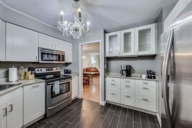 Building Photo - 6033 N Sheridan Rd