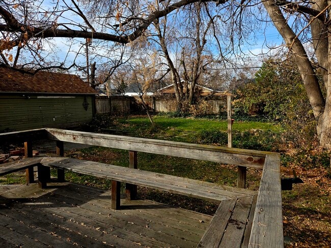 Building Photo - 2528 Beverly St E