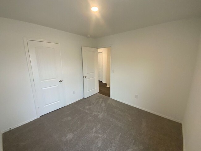 Building Photo - 8101 Donna Dr