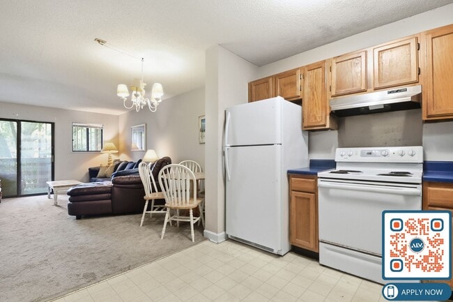 Building Photo - Fully Furnished 2BR Condo in Hilton Head’s North End – $150 Off First Month’s Rent!