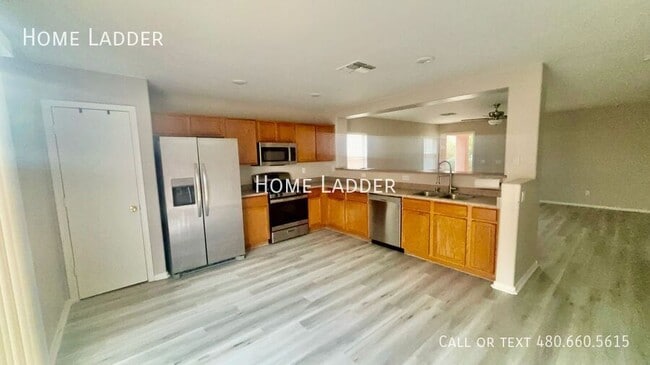Building Photo - 13309 N 123rd Ln