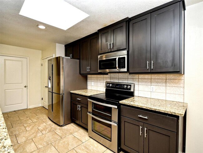 Building Photo - 3409 Saltillo Ct