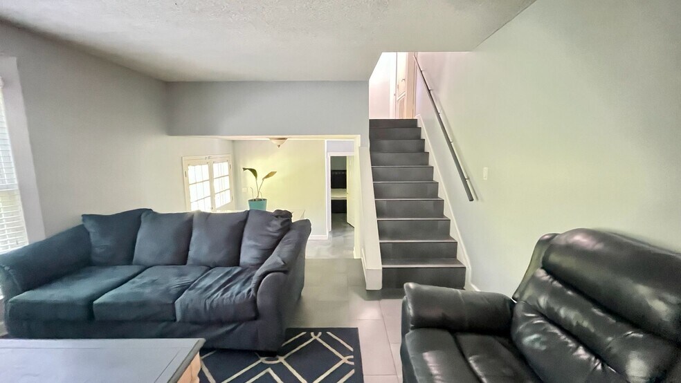 Building Photo - 2025 S Ocean Dr