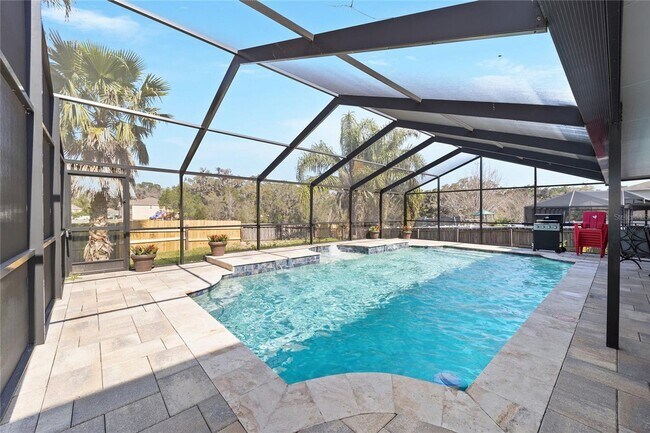 Building Photo - Private Oasis in the Heart of Alachua