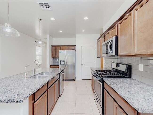 Building Photo - 3 Bedroom 2 Bathroom With Den      SOLAR P...