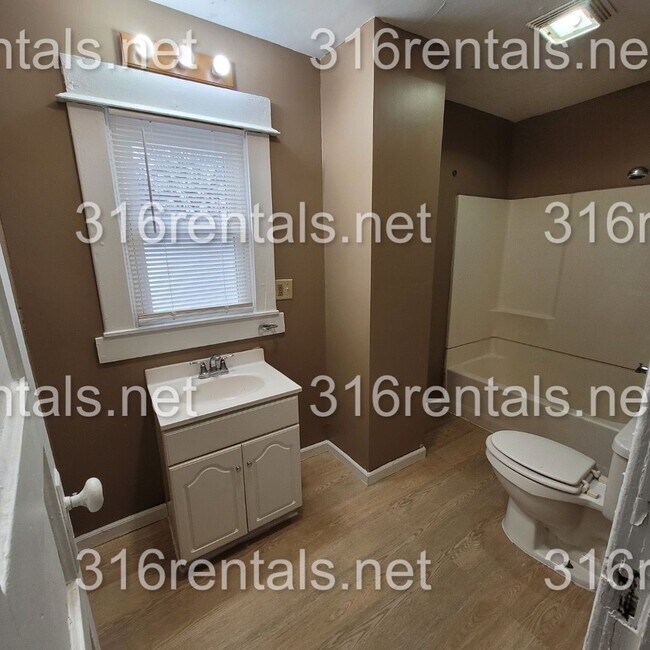 Building Photo - $825- 2 bed 1 bath - Home