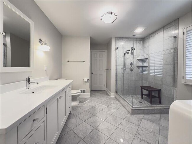 Building Photo - 42 Greythorne Woods Cir