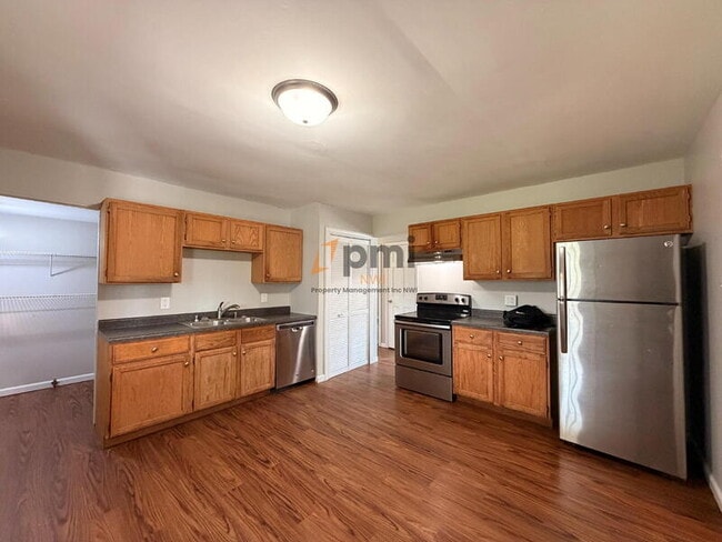 Building Photo - 424a Sequoia Dr