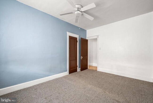 Building Photo - 139 E Plumstead Ave