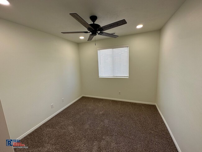 Building Photo - Fully Remodeled 3 bedroom 2 bathroom