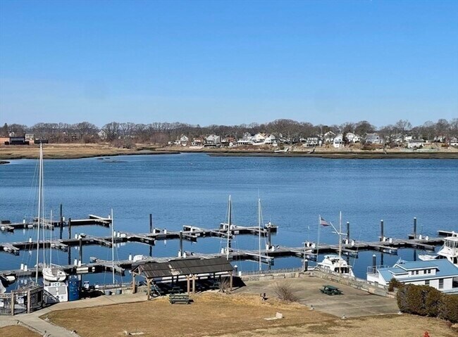 Building Photo - 100 Cove Way