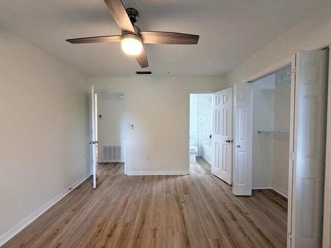 Building Photo - Available Now | Move-In Ready Rental in SE Ocala/Silversprings Shores