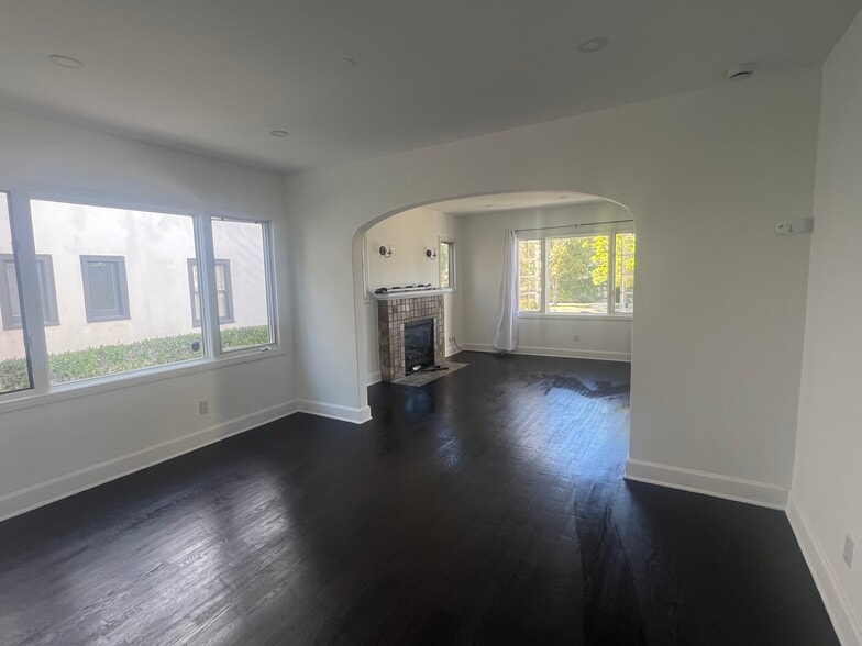 Primary Photo - 1234 Keniston Ave