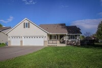 Building Photo - Beautiful newly remodeled home in quiet Sa...