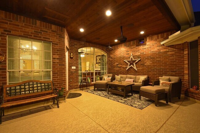 Building Photo - 18415 Little Fawn Dr