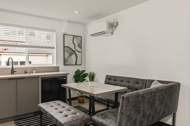 Building Photo - 10773 Ashton Ave